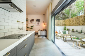 Charming 3 BR Apartment with Garden In Ramat Hasharon by Sea N' Rent
